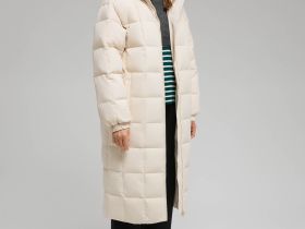 Пуховое пальто с капюшоном