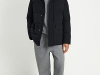 Утепленная куртка с капюшоном