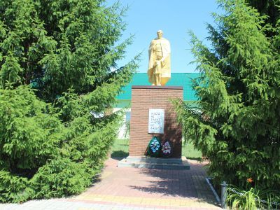 Памятник погибшим в годы войны воинам-землякам