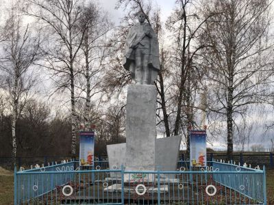 Братская могила воинов Советской Армии, погибших в период Великой Отечественной войны