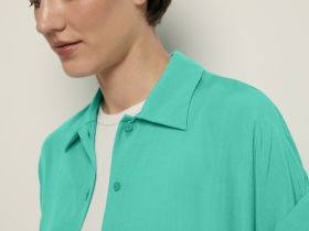 Блузка с коротким рукавом и отложным воротником