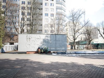 Мемориальный комплекс на братской могиле советских воинов, погибших при штурме города-крепости Кенигсберг в апреле 1945 года (арх. В.И.Осипов, Е.А.Попов, В.Г.Еремеев, ск. И.М.Гершбург, О.Н.Аврамченко)