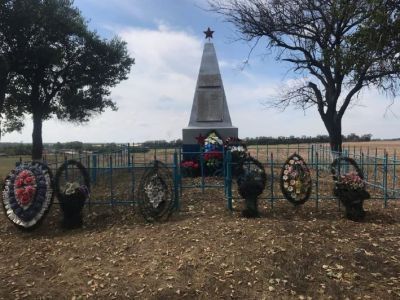 Братская могила красных партизан, погибших за власть Советов в годы гражданской войны