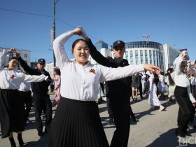 5,5 тысяч пар станцевали вальс Победы в Якутске