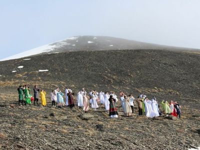 В Тикси 50 хомусистов приняли участие в флешмобе к 100-летию Якутской АССР