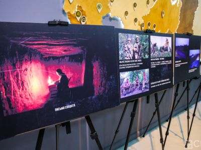 Работы фронтовых фотографов и художника показали в Якутске