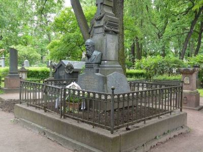 Могила Достоевского Ф.М. (1821-1881), писателя