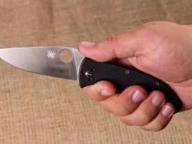 Складной нож Spyderco Tenacious, сталь 8Cr13MOV Satin Plain, рукоять стеклотекстолит G10, чёрный