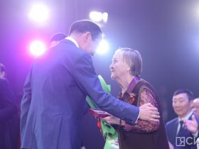 Пятьдесят якутян наградили премией «Человек труда»