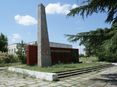 Памятный знак в честь воинов-односельчан, погибших в годы Великой Отечественной войны