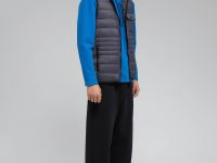 Утепленный жилет со съемным капюшоном