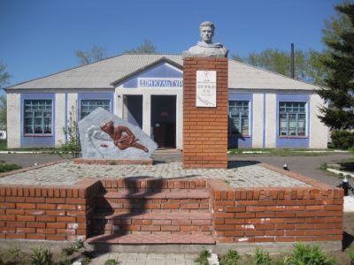 Памятник Герою Советского Союза П.И. Аврамкову, участнику Великой Отечественной войны (1941-1945 гг.)