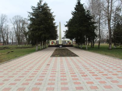 Братская могила воинов, погибших в годы гражданской войны