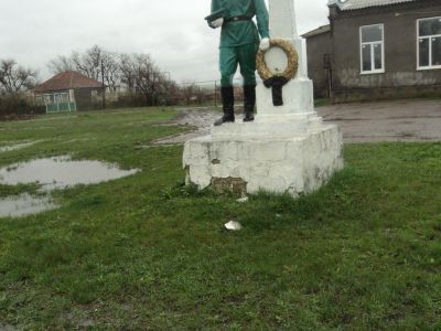 Могила неизвестного воина Советской Армии, погибшего в 1942-43 гг.