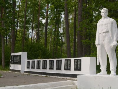 Братская могила партизан