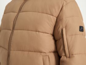 Утепленная стеганая куртка со съемным капюшоном