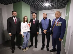 В Нерюнгри дети-сироты получили квартиры в новом доме