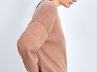 Джемпер с v-образной горловиной и широкими рукавам