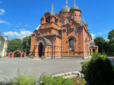 Успенский кафедральный собор (Мироносицкая церковь) с интерьером