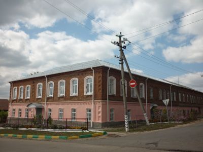 Здание городского училища, в котором в 1883-1887 гг. учился ученый-геолог М.Э. Ноинский