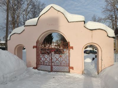 Ворота кладбища