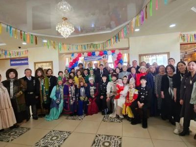 Мастера народных промыслов Якутии голосуют в национальных костюмах