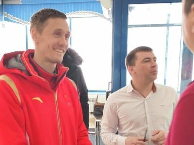 В Алдане встретили олимпийского чемпиона Никиту Крюкова