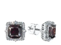 Пусеты из белого золота с гранатами э4766пс11210406