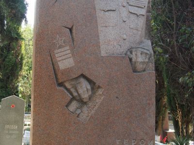 Могила Героя Советского Союза адмирала  Ф.С. Октябрьского