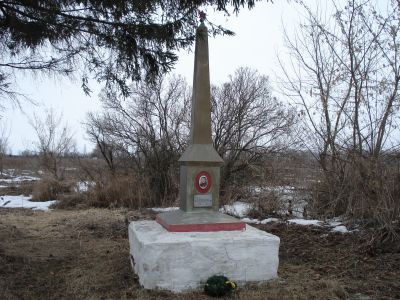 Братская могила с захоронением воинов, погибших в боях в период Великой Отечественной войны 1941—1945 гг.