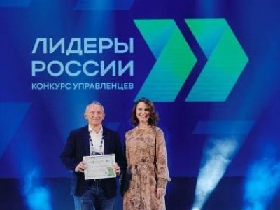 Айсен Николаев поздравил Сергея Андреевского с победой в окружном финале «Лидеров России»