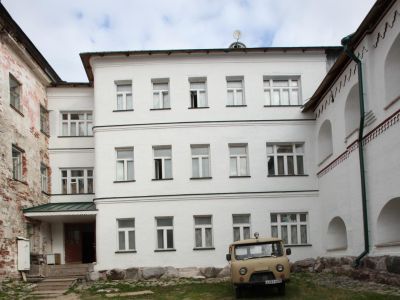 Корпус к востоку от Иконописной палаты