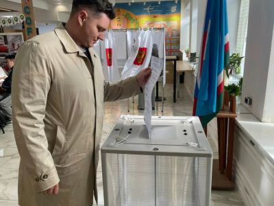 Герой России Николай Соболев проголосовал на УИК №709 в Якутске