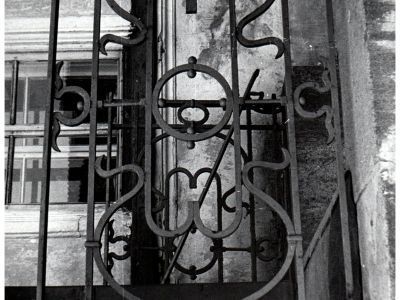 Ограда с 2 воротами