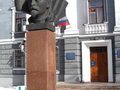 Памятный знак Ф.Э.Дзержинскому, скульптор Брындин А.К., архитектор Орешников А.Б.