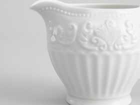 Молочник Emboss White