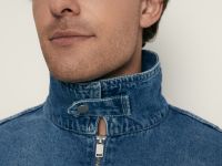 Джинсовая куртка на молнии