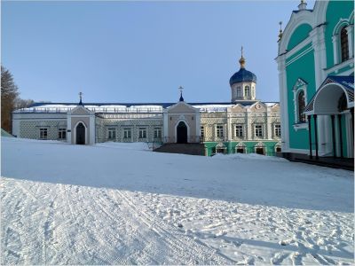 Церковь и архиерейская дача быв. Коренной пустыни
