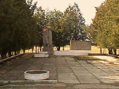 Памятный знак в честь воинов-односельчан, погибших в годы Великой Отечественной войны