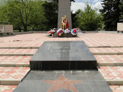 Обелиск неизвестному солдату, погибшему в ВОВ