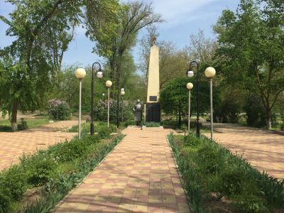 Братская могила воинов Советской Армии, погибших в 1942 - 1943 гг. в боях с немецко-фашистскими захватчиками