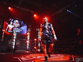 Якутский борец Айаал Лазарев нокаутировал соперника