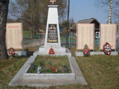 Братская могила воинов Советской Армии, погибших в 1944 г.