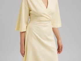 Приталенное платье миди со льном