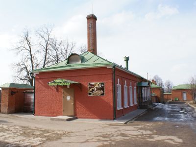 Здание вышивальной мастерской (у южной стены)