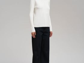 Легкий базовый джемпер прямого кроя