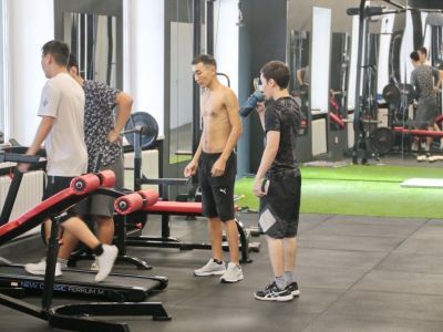 Мимо библиотеки по новой дорожке к тренажерному залу