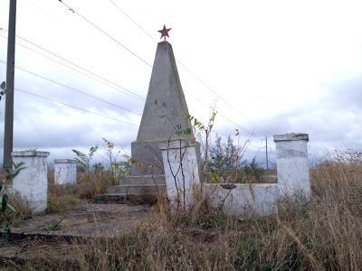 Памятный знак в честь основателей колхоза «1 Мая»