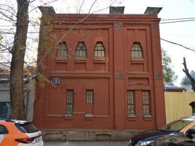 Жилой дом с квартирами для приезжих астрономов (бывший каретный сарай), 1903-1908 гг., арх. Д.В.Стерлигов, 1908 г., инж. А.Гребенщиков, 1910-е гг.