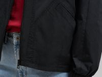 Ветровка с водоотталкивающим эффектом